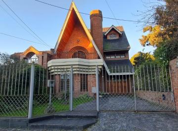 Casa · 274m² · 5 Ambientes · 2 Cocheras · Quintana Al 1063 Adrogue