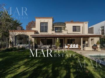 Casa · 272m² · 10 Ambientes · 2 Cocheras · Casa en Venta Refaccionada a Nueva. Barrio La Alameda, Nordelta