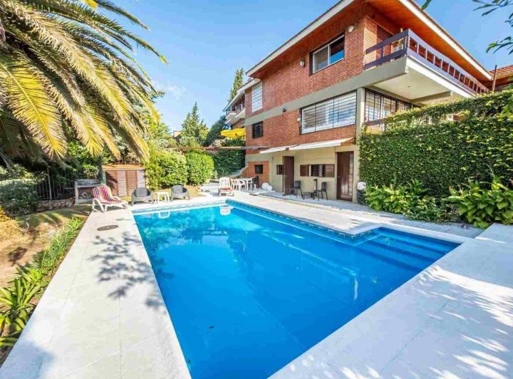 Casa · 490m² · 23 Ambientes · 3 Cocheras