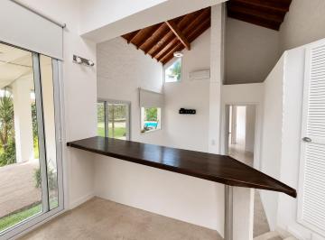 Casa · 93m² · 4 Ambientes · 3 Cocheras · Casa en Venta de 3 Dorm con Pileta en Campo Chico