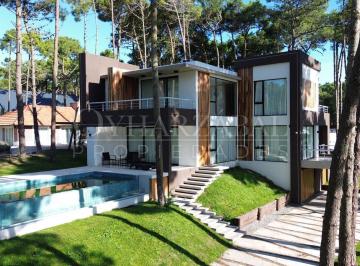 Casa · 280m² · 5 Ambientes · 2 Cocheras · Casa en Alquiler Temporal