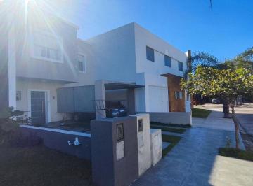 Departamento de 5 ambientes, Córdoba · Duplex de con 3 Dorm. en Venta en Spilimbergo Chacra 2
