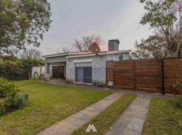 Casa · 174m² · 6 Ambientes · 2 Cocheras · Venta de Casa 3 Dorm. con Piscina Las Toscas