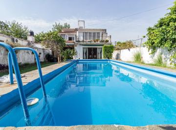 Casa · 170m² · 6 Ambientes · 3 Cocheras · Venta de Casa 6 Ambiente en Merlo Centro