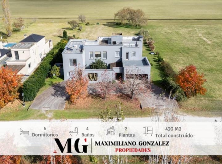 Casa · 380m² · 7 Ambientes · 2 Cocheras