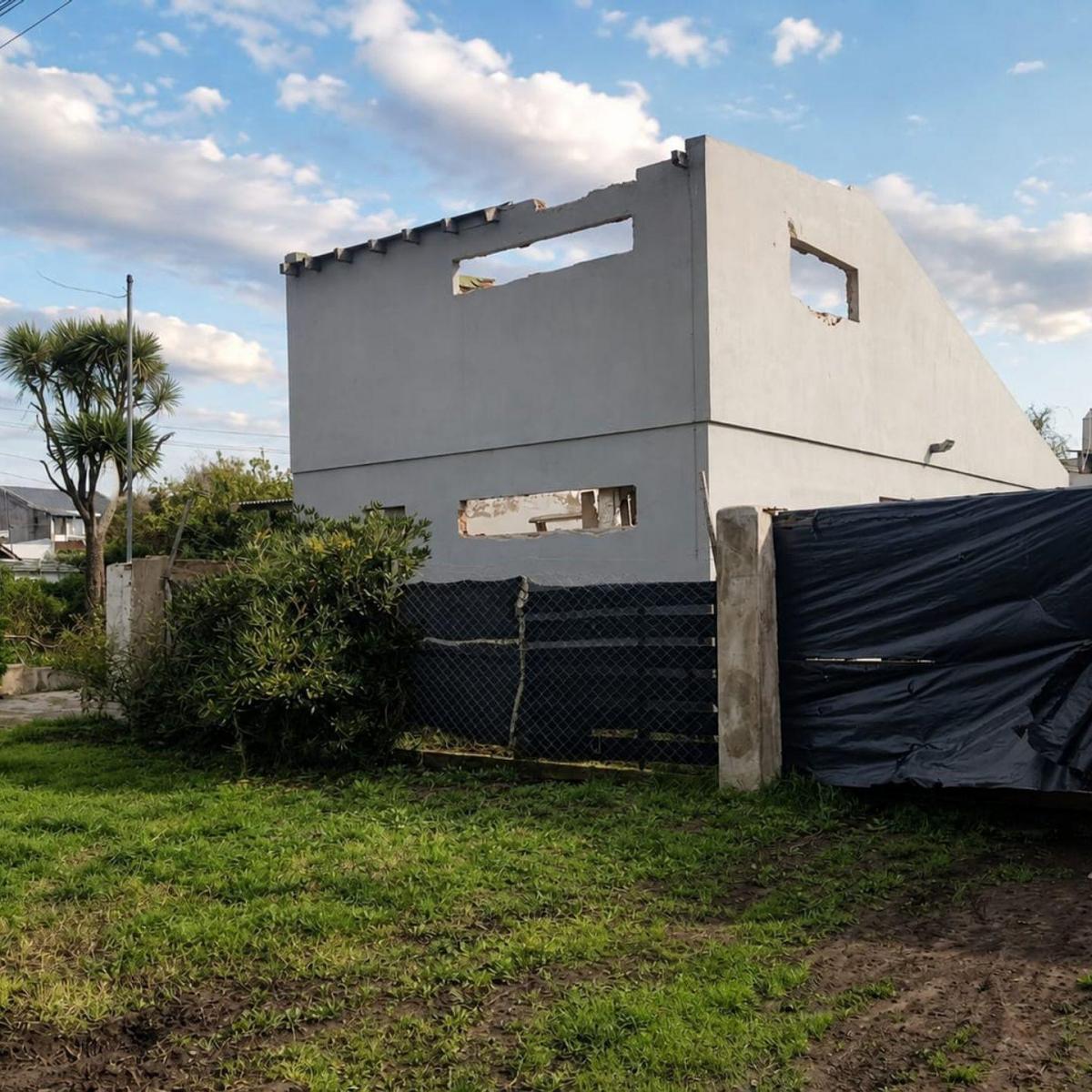 Casa a terminar de 3 amb, 30m² en lote de 10x35 — Faro Norte