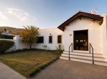 Casa · 330m² · 4 Ambientes · 1 Cochera · Casa en Venta en Tres Cerritos Salta