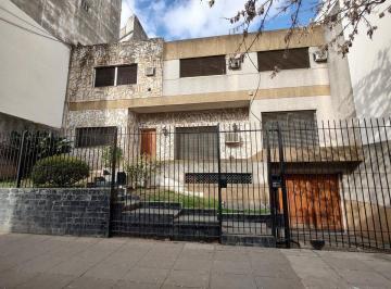 Casa · 245m² · 5 Ambientes · 2 Cocheras · Venta Casa 5 Ambientes Quincho Cochera 2 Autos