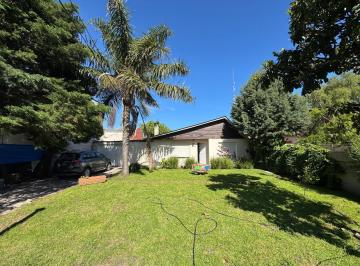 Casa · 150m² · 3 Ambientes · 2 Cocheras · Casa de 3 Amb con Parque y Depto de 3 Amb.