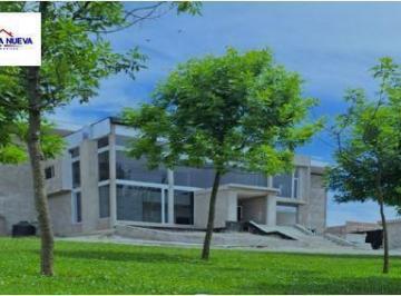 Edificio · 2157m² · Edificio Comercial en Centenario
