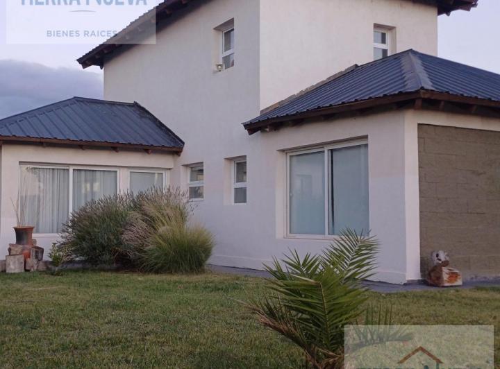 Casa · 135m² · 3 Ambientes · 2 Cocheras