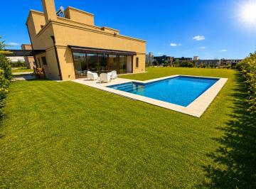Casa · 225m² · 5 Ambientes · 2 Cocheras · Venta Casa 5 Ambientes con Pileta Lagos de Canning