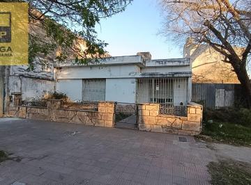 Casa · 120m² · 5 Ambientes · A Reciclar - Salida a 2 Calles - Casa Mas Galpon