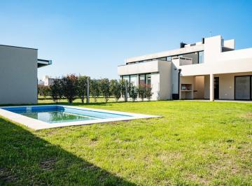 Casa · 135m² · 5 Ambientes · 2 Cocheras · Casa en Venta de 3 Dorm., Apta Credito, en Don Mateo, Funes