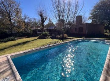 Casa · 239m² · 4 Ambientes · Venta Casa 3 Dor Mendiolaza Apto Credito Pileta