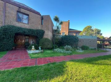 Casa · 266m² · 4 Ambientes · 2 Cocheras · Casa 3 Ambientes en Venta en Dos Plantas con Piscina y Cocheras Apto Credito