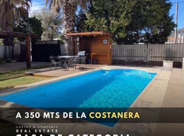 Casa · 241m² · 8 Ambientes · Venta Casa de Categoría con Pileta en Barrio Santa Rita del Lago - Villa Carlos Paz