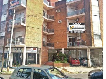 Departamento de 2 ambientes, Lanús · Amplio Depto. 2 Ambientes en Alsina Centro, Frente a La Plaza!