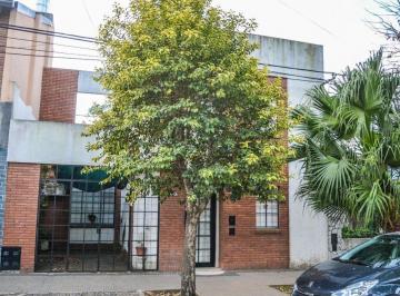 Casa · 217m² · 4 Ambientes · 1 Cochera · Casa en Venta Tres Dorm. Barrio Las Heras