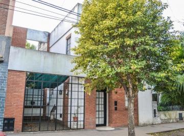 Casa · 217m² · 4 Ambientes · 1 Cochera · Casa en Venta Tres Dorm. Barrio Las Heras