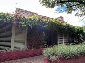 Casa · 344m² · 4 Dormitorios · 1 Cochera · Casa Esquina en Venta Barrio Parque Velez Sarfield
