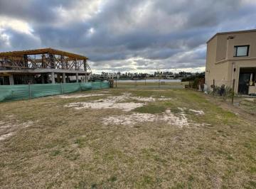 Terreno · 550m² · Grv - Venta Lote Perimetral en Barrio Santa Ana - Villanueva