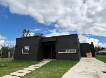 Casa · 140m² · 4 Ambientes · Casa en Alquiler en San Alfonso, Pilar del Este, Pilar