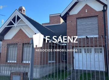 Casa · 230m² · 4 Ambientes · 1 Cochera · Casa en Venta en Lomas de Zamora
