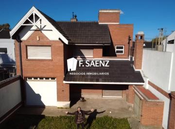 Casa · 230m² · 4 Ambientes · 1 Cochera · Casa en Venta en Lomas de Zamora