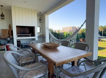 Casa · 172m² · 3 Dormitorios · Casa en Venta en Lote Interno en Barrio Santa Ana, Villanueva, Tigre