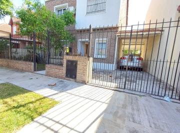 Casa · 200m² · 5 Ambientes · 1 Cochera · Alquiler de Casa de 5 Ambientes en Hurlingham