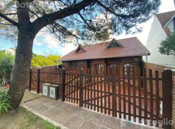 PH · 100m² · 4 Ambientes · 1 Cochera · Excelente Duplex en Costa Azul con Gas Natural