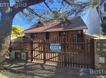 PH · 100m² · 4 Ambientes · 1 Cochera · Excelente Duplex en Costa Azul con Gas Natural