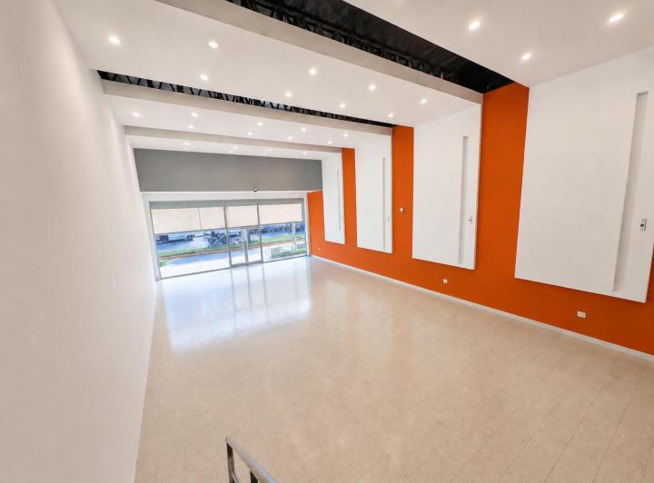Local comercial · 375m² · 6 Ambientes · 4 Cocheras
