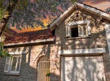 Casa · 65m² · 4 Ambientes · 1 Cochera · Venta | Chalet de Estilo 4 Amb + Cochera en Lo Mejor de La Perla