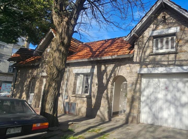 Casa · 65m² · 4 Ambientes · 1 Cochera