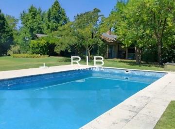 Casa · 180m² · 4 Ambientes · 4 Cocheras - RIB INMOBILIARIA (CSI 5901 Osvaldo Sobico) · Propiedad Clásica Sobre 2000 m²
