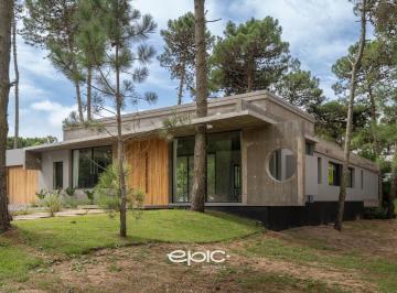 Casa · 210m² · 4 Ambientes · 1 Cochera · Alquiler Casa Barrio Alamos Pinamar