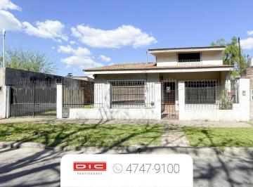 Casa · 115m² · 4 Ambientes · 3 Cocheras · Casa 3 Dorm. Venta - Don Torcuato