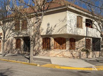 Casa · 307m² · 5 Ambientes · 2 Cocheras · Venta Casa 4 Dorm. Barrio Arizu Godoy Cruz Mendoza