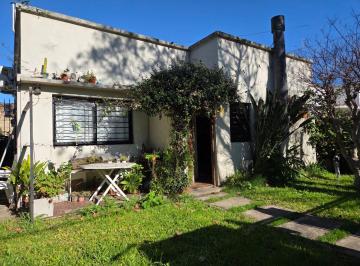 Casa · 215m² · 4 Ambientes · 1 Cochera · Casa en Venta 4 Amb. Jardin y Pileta - San Isidro