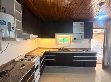 Casa de 4 ambientes, Los Corralitos · Casa en Alquiler C/ Cochera en Los Corralitos
