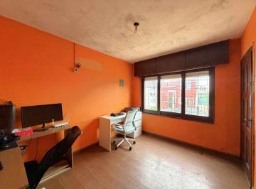 Casa · 70m² · 3 Ambientes · 1 Cochera · Venta Casa 2 Dorm. Cochera Patio en La Union