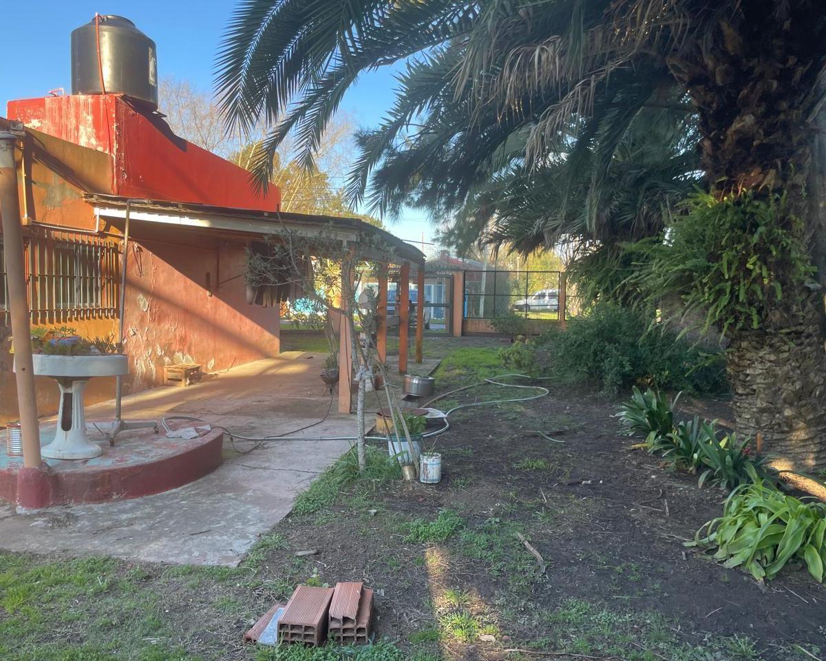 Casa con amplio lote de 2728m² y 70m² construidos — La Plata