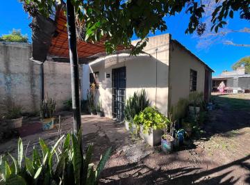 Casa · 110m² · 8 Ambientes · Dos Casas a Reciclar en un Amplio Terreno