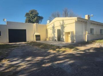 Casa de 6 ambientes, Los Corralitos · Casa en Alquiler C/ Cochera en Los Corralitos