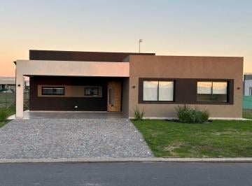 Casa de 6 ambientes, Ezeiza · Casa a La Venta en San Simon de Canning! 4 Dorm.! Piscina y Radiadores! Fondo Al Pulmon!