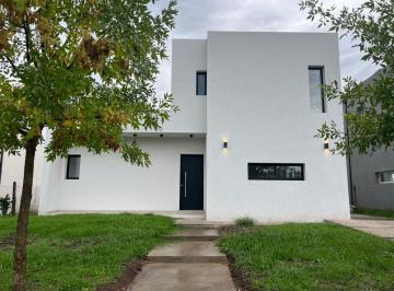 Casa · 177m² · 4 Ambientes · 2 Cocheras · Venta Casa Estrenar 4 Ambientes Bario Santa Lucia