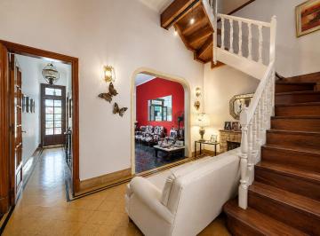Casa · 181m² · 7 Ambientes · 1 Cochera · En Venta - Casa 3 Dorm. con Cochera a Reciclar Ideal Constructoras - Lourdes, Rosario