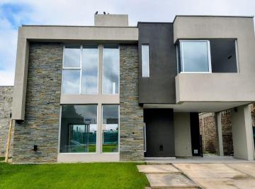 Casa de 4 ambientes, Rodeo de la Cruz · Casa en Venta C/ Cochera en Rodeo de La Cruz